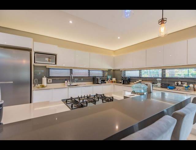 4 BEDROOM TOWNHOUSE FOR SALE IN IZINGA